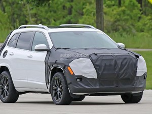 Jeep Mulai Otak-atik Cherokee