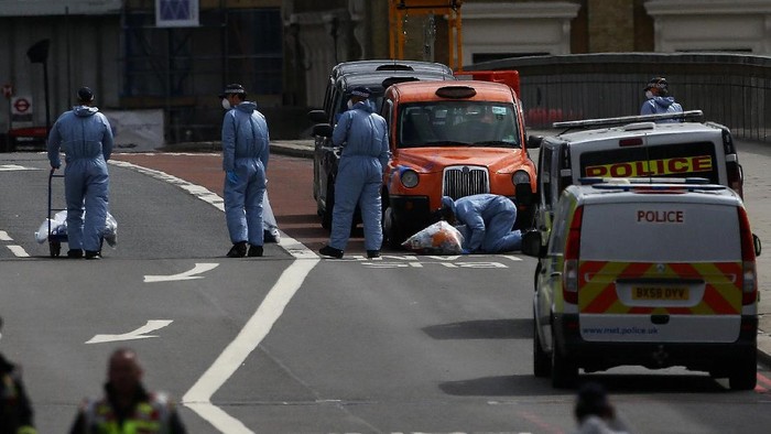 Hadapi Pelaku Teror London dengan Tongkat, Polisi Inggris Dipuji