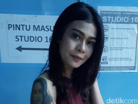 Idolakan Prilly Latuconsina Perempuan Ini Rela Menato 