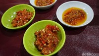 Dua jenis sambal gobyos enak disantap dengan nasi dan lauk. Sambal gobyos merupakan sambal mentah dengan paduan terasi dan rawit pedas sedangkan sambal matangnya punya citarasa yang tidak terlalu pedas.