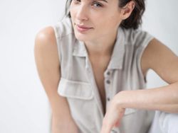 Senyum Merekah Gal Gadot Membius Fans di Instagram