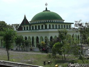 Cerita Masjid Tiban di Probolinggo yang Konon Tiba-tiba Ada