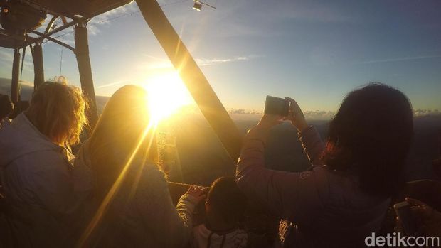Mantap Jiwa! Melayang Naik Balon Udara di Gold Coast