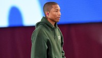 Selain itu nampak pula Pharell William yang mengisi acara tersebut. Getty Images/Dave Hogan for One Love Manchester