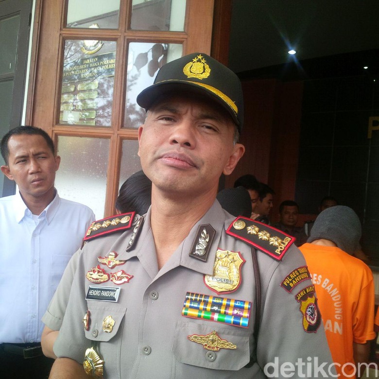 Polisi Bandung Tangkap Sopir Taksi Perampok Karyawati Bank Polisi Bandung Tangkap Sopir Taksi Perampok Karyawati Bank