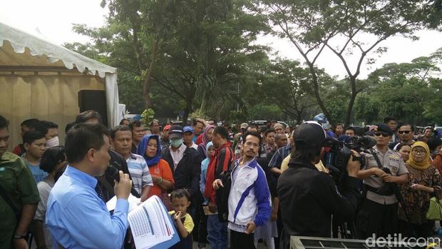 Tukar Uang di Monas, Warga Antre dari Jam 6 Pagi