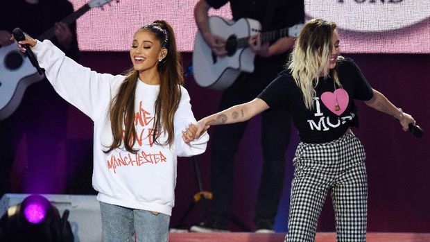 Ariana Grande dalam konser 'One Love' di Manchester, Inggris.