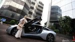 Pesona Hijabers di Mobil Sport