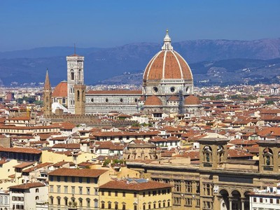 Makan Sembarangan di Jalanan Florence, Turis Bisa Didenda Rp 8,7 Juta Makan Sembarangan di Jalanan Florence, Turis Bisa Didenda Rp 8,7 Juta