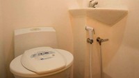 Fasilitas lainnya adalah toilet.