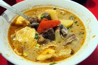 Soto betawi yang sedap cocok jadi menu makan siang.