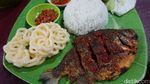 Ikan Bakar dan Kulit Goreng, Enak Dipadu dengan Sambal Gobyos