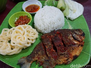 Mail Lesehan: Pedas Mantap, Bawal Bakar Berpadu dengan Sambal Gobyos!