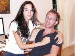 Kemesraan Gal Gadot dan Suami yang Bikin Iri