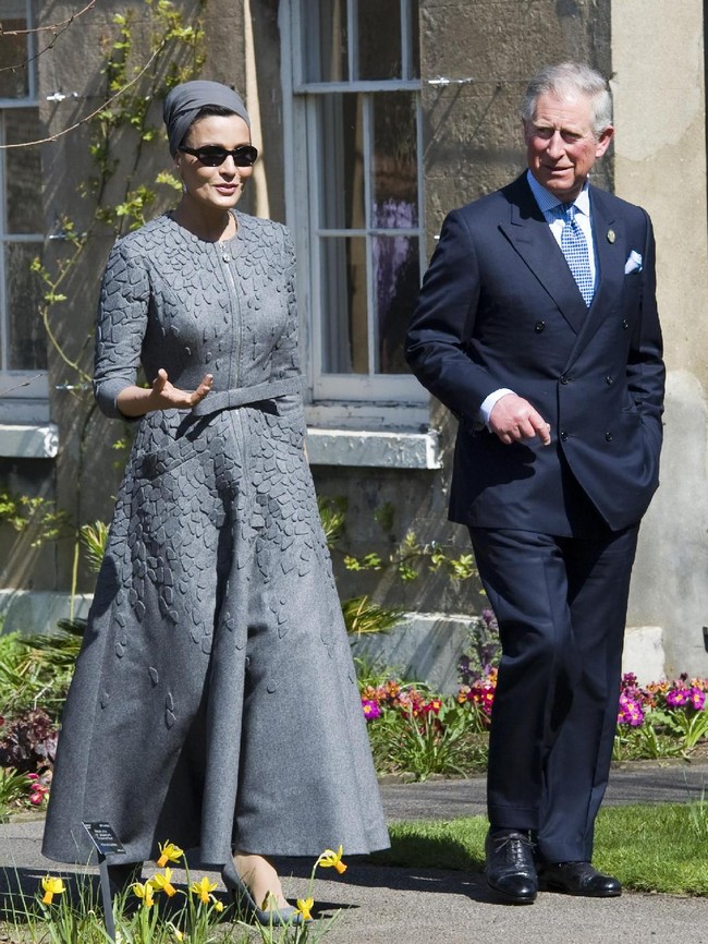 Prince Charles, Prince of Wales (R) and Her Highness Sheikha Mozah bint Nasser Al Missned, Chairperson of Qatar Foundation for Education, Science and Community Development, attend the official opening of the Quranic Garden Exhibition at the Royal Botanic Gardens on April 8, 2010 in Surrey, England.  (Photo by Arthur Edwards/WPA Pool/Getty Images)