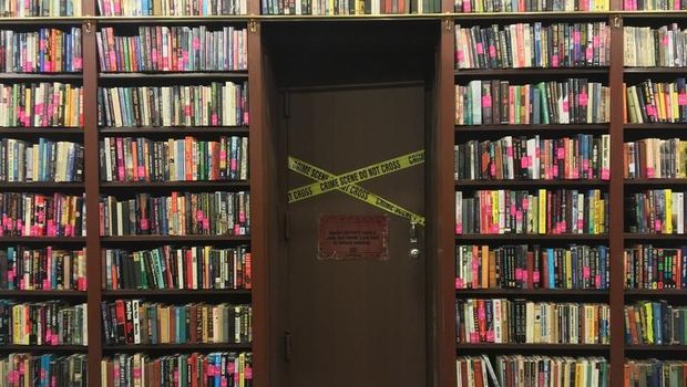 Suasana dalam toko buku (Mysterious Bookshop)