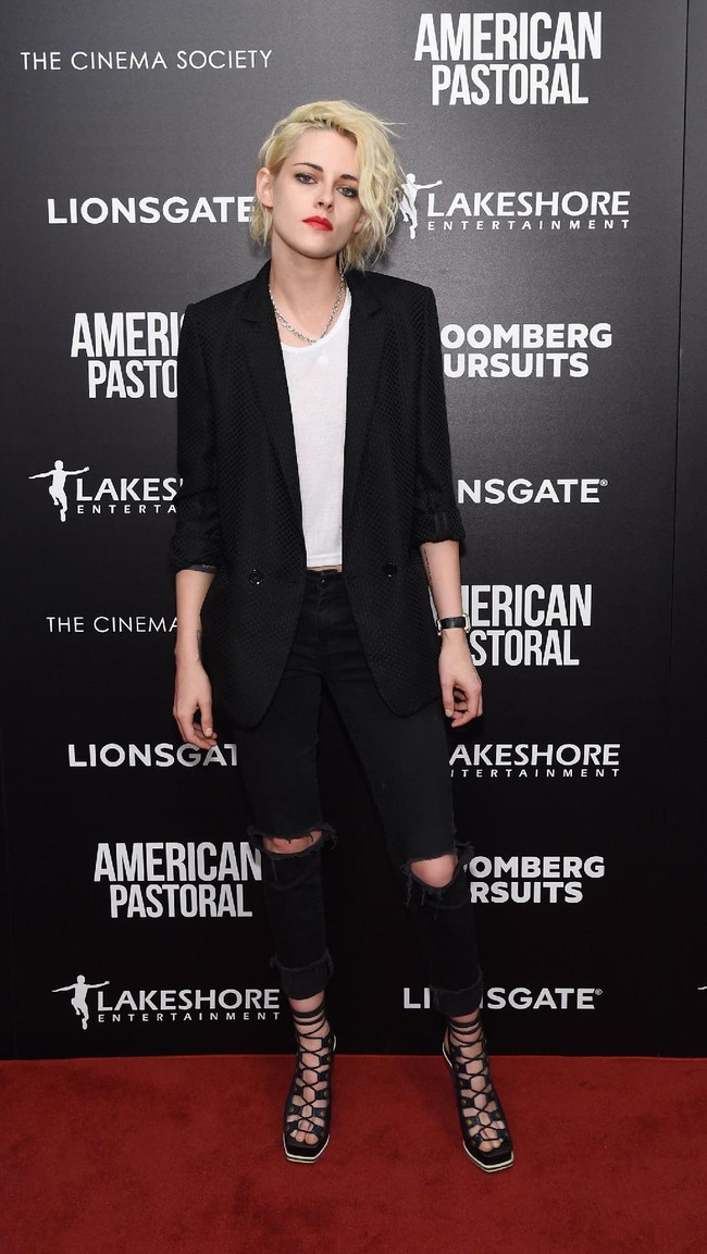 Kristen Stewart attends a screening of American Pastoral hosted by Lionsgate, Lakeshore Entertainment and Bloomberg Pursuits at Museum of Modern Art on October 19, 2016 in New York City.  (Photo by Jamie McCarthy/Getty Images)