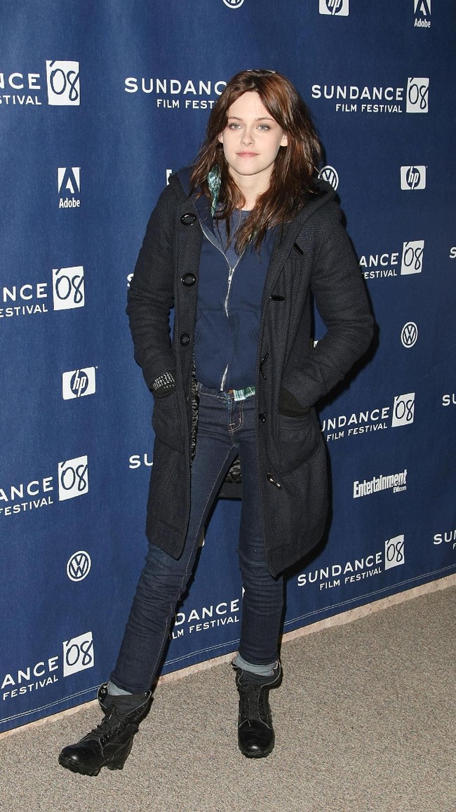 Kristen Stewart arrives at the premiere of The Yellow Handkerchief held at the Eccles Theatre during the Sundance Film Festival on January 18, 2008 in Park City, Utah.  (Photo by Andrew H. Walker/Getty Images)