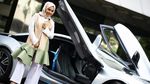 Pesona Hijabers di Mobil Sport