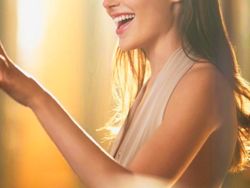 Senyum Merekah Gal Gadot Membius Fans di Instagram