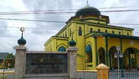 Bulan Ramadan ini jadi waktu yang tepat untuk berwisata religi ke Masjid Syahabuddin dan juga Makam Sultan Suarif Kasim II di Siak. Jangan lupa untuk beribadah dan berdoa ya traveler agar amal ibadah kita makin banyak sepanjang bulan Ramadan (Wahyu/detikTravel)