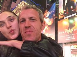 Kemesraan Gal Gadot dan Suami yang Bikin Iri