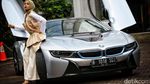 Pesona Hijabers di Mobil Sport