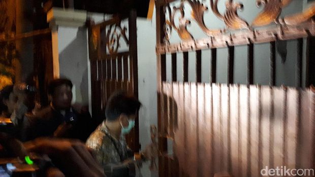 KPK geledah rumah Ketua Komisi B DPRD Jatim. 