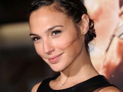 Senyum Merekah Gal Gadot Membius Fans di Instagram