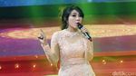 Goyang Yuk! Penampilan Manis Via Vallen