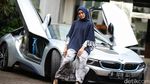 Pesona Hijabers di Mobil Sport