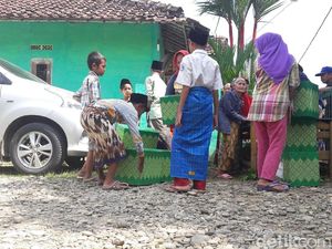 Kemendag Bagi-bagi Sembako di Pelosok Bogor