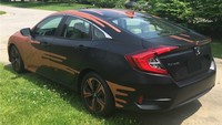 Demi mendesain Civic pada seluruh bagian badan mobil dengan menggunakan warna tembaga, dan warna hitam yang unik. Foto: Carscoops
