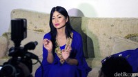 Uang sejumlah Rp 152 ribu itu diserahkan pada bang Iwan (agency Yana Zein), lalu kemudian diberikan pada mantan supir Yana dan seorang penjaga keamanan makam. Pool/Ismail/detikFoto.