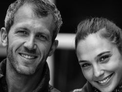 Kemesraan Gal Gadot dan Suami yang Bikin Iri