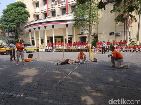 Taruna Taruni Polrestabes Surabaya Dilatih Olah TKP
