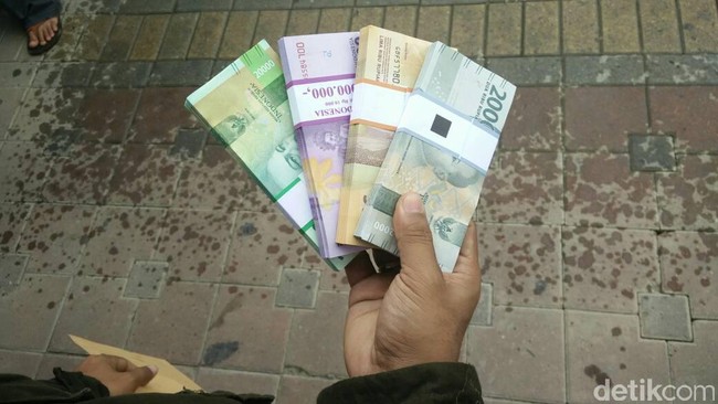Tukar Uang di Tempat Tidak Resmi, Risiko Menanti