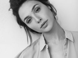 Terpesona Deretan Pose Menggoda Gal Gadot