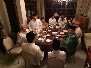 Di Kediaman Habibie, Sandiaga Bukber dengan Petinggi ICMI