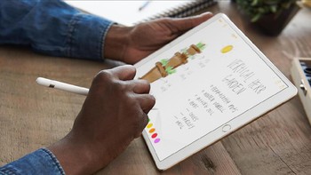 Ukurannya 10,5 inch dan 12,9 inch. Foto: Apple