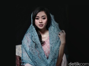 Penasaran Cerita Aura Kasih Terlibat di Film Surat Kecil untuk Tuhan? Intip Video Wawancaranya