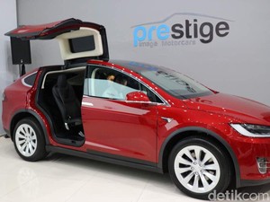 Tesla Klaim SUV Model X Paling Aman Sedunia