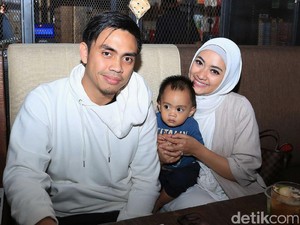 Foto: Gaya Hijab Simple Anak Kuliah ala Hijabers Cantik 