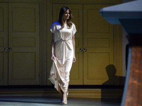 Foto: Gaya Melania Trump dengan Gaun Bergaya Kaftan Rp 35 Jutaan