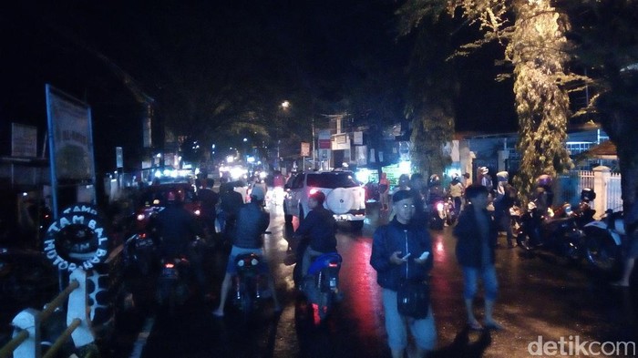 Banjir hingga 1 Meter, Sejumlah Jalan di Garut Ditutup