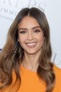 Sedang Berjerawat? Coba Minum Smoothie yang Hilangkan Jerawat Jessica Alba Ini
