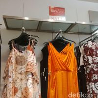 Tas Hingga Sepatu Marks & Spencer Diskon 50% di Pondok Indah Mall