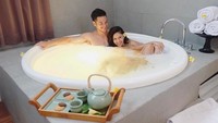 Ia bahkan pernah mengunggah momen dimana keduanya tengah mandi bersama. (Dok. Instagram/nanamirdad_)
