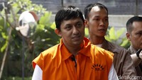 Fahd juga membantah keterlibatan Menteri Agama kala itu, Suryadharma Ali Fahd berkata tidak mengenalnya.