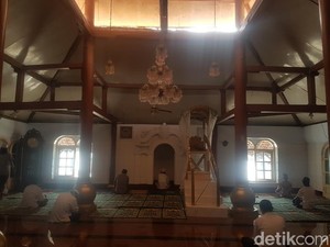 Itikaf di Masjid Kuno Kasunyatan Banten